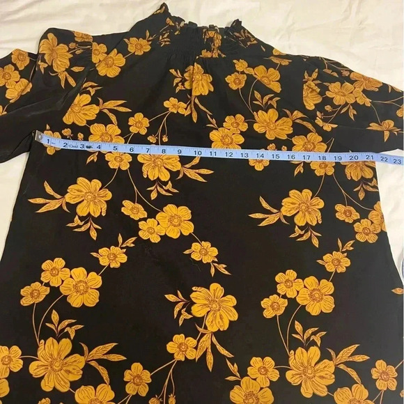 Sanctuary Floral Turtleneck Blouse Size Large - Picture 5 of 9